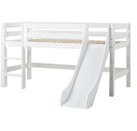 Hoppekids ECO Luxury halvhög säng med rutschkana och stege - 120x200