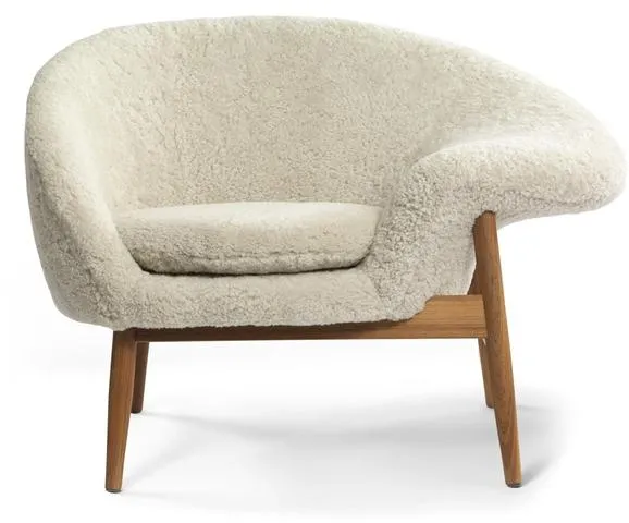 Warm Nordic Fried Egg Höger Fåtölj i Fårskinn Moonlight